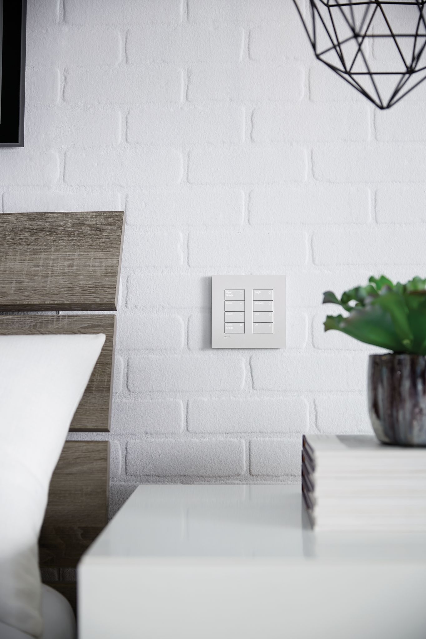 BedRm_Atelier_Triathlon_Satine_WhiteBO_det bedside dual WH 4B keypads